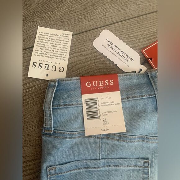 Guess woman’s leticia MR midi shorts perfect for summer - Picture 3 of 3